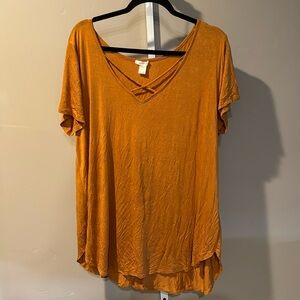 Short Sleeve Plus Size Women’s Top. V-Neck Crisscross. 3X